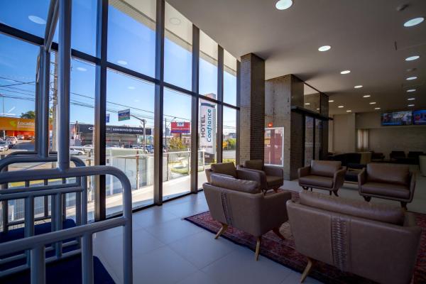 A la foto es mostra l'objecte Hotel Confiance Barigui situat a la ciutat de Campo Comprido.
