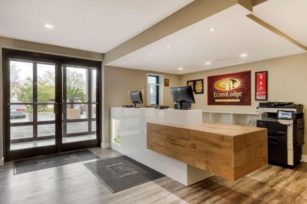 A la foto es mostra l'objecte Travelodge by Wyndham North Charleston situat a la ciutat de Charleston.