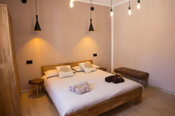 På billedet ses objektet Shardan Guest House beliggende i byen Alghero.