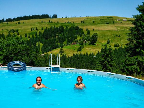 På bildet vises objektet Camping Nad Karpatamy SPA som ligger i byen Tesnyts'ka.