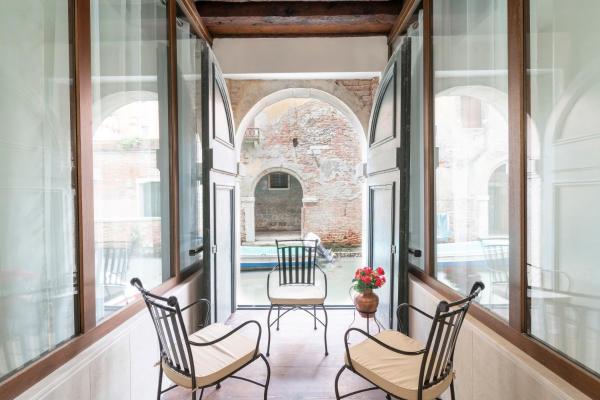 A la foto es mostra l'objecte Riva Palace Apartments by Wonderful Italy situat a la ciutat de Venècia.