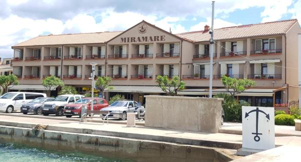 Nella foto è visibile l'oggetto Hotel Miramare situato nella città di Njivice.