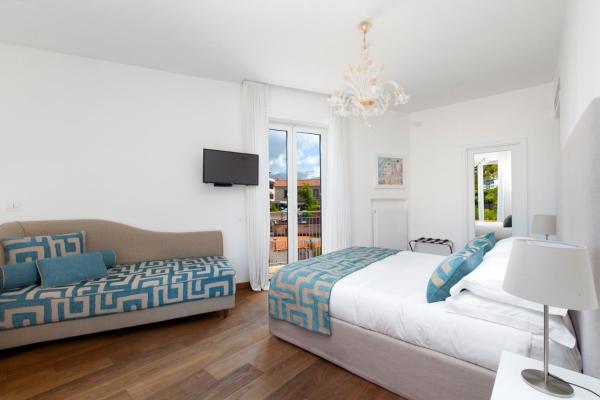 Na fotografii je vidět objekt SorrentoVibes - Luxury Home Sea View & Jacuzzi in Sorrento centre nacházející se ve městě Sorrento.