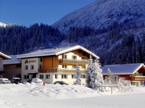 På bildet vises objektet Pension Waldhof som ligger i byen Zug.
