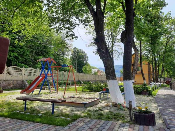 Auf dem Foto ist das Objekt Apartments in Polyana in der Stadt Ploskoye zu sehen.