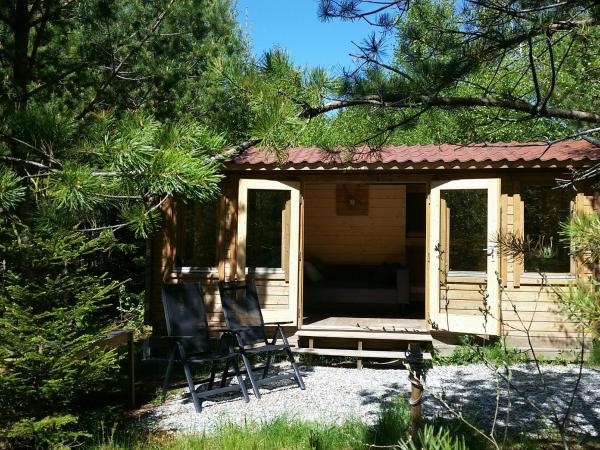 A la foto es mostra l'objecte Cozy Lodge near Brattforsheden nature reserve situat a la ciutat de Filipstad.