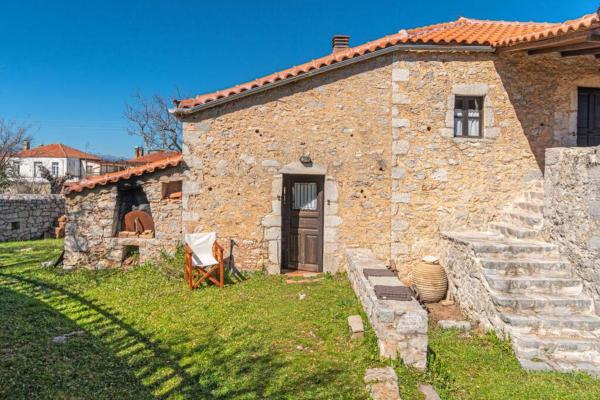 A la foto es mostra l'objecte MYRTILO TRADITIONAL STONE HOUSE !!! situat a la ciutat de Peletá.
