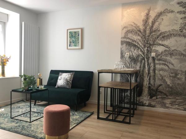 A la foto es mostra l'objecte Maison la Déco Verte situat a la ciutat de Courcelles-sur-Vesle.