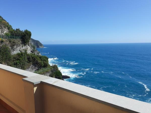 Na fotografii je vidět objekt Raggio di Luna nacházející se ve městě Manarola.