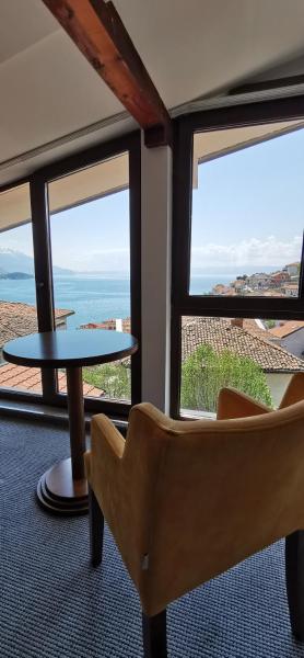 Zimmer mit Kingsize-Bett und Seeblick — 20 m² - Villa Dvor