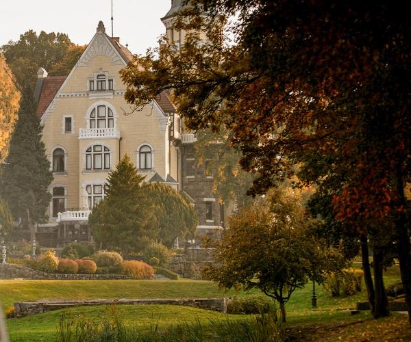 写真にはNosowo市にあるHotel Bursztynowy Pałacが写っています。