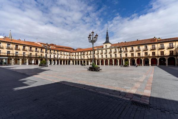 A la foto es mostra l'objecte Housingleón - Nama Plaza Mayor situat a la ciutat de Lleó.