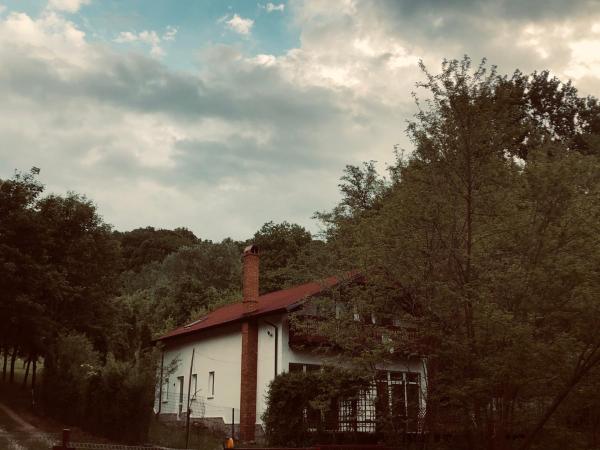 照片显示了位于Lespezi市的Casa Pescarului物件。