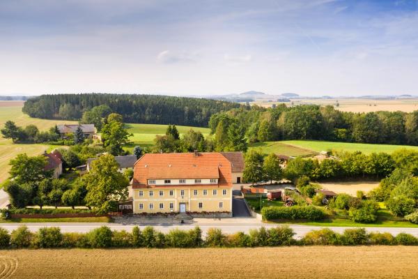 A la foto es mostra l'objecte Landhotel Eulkretscham situat a la ciutat de Euldorf.