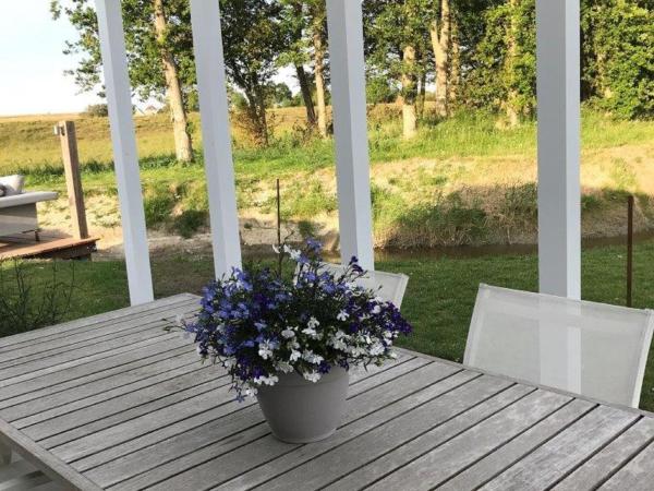Foto 9: Chalet in Zeeland with Garden and Fireplace