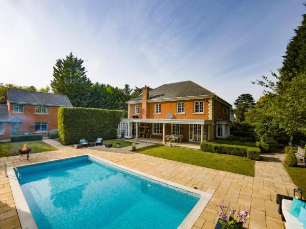 A la foto es mostra l'objecte Gleneagles situat a la ciutat de Windlesham.