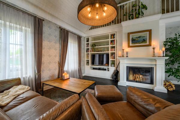 写真にはヴェンツピルス市にあるVilla Louisが写っています。