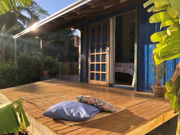 A la foto es mostra l'objecte Aruã Suítes & Café situat a la ciutat de Penha.