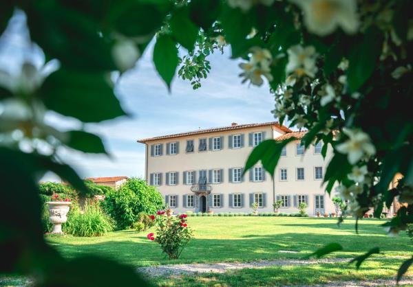 写真にはルッカ市にあるVilla La Preziosaが写っています。