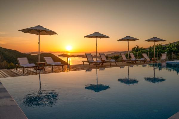 Na zdjęciu widoczny jest obiekt Ninemia Luxury Residence położony w mieście Aríllas.