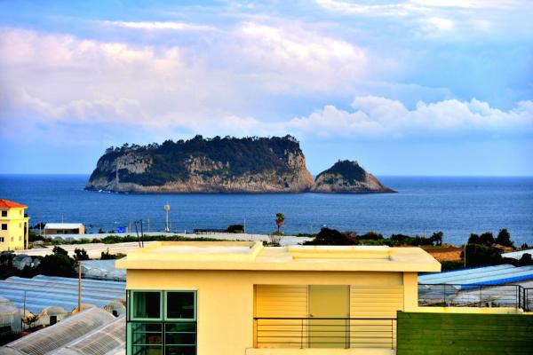 På billedet ses objektet Jeju Bada Wi Olle Pension beliggende i byen Pŏphwan-dong.