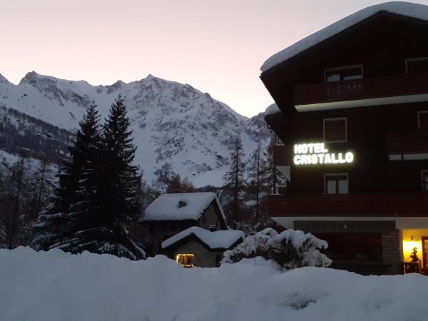 På billedet ses objektet Hotel Cristallo beliggende i byen Macugnaga.