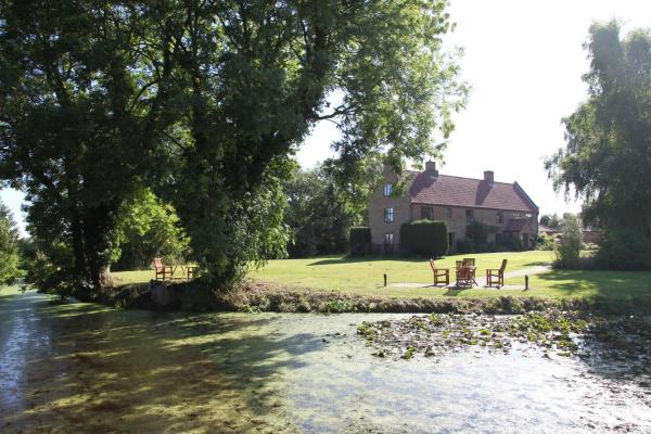 På billedet ses objektet Ivy House Country Hotel beliggende i byen Lowestoft.