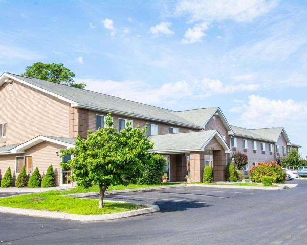 Na foto é possível ver o objeto Quality Inn Lewiston localizado na cidade de Lewiston.