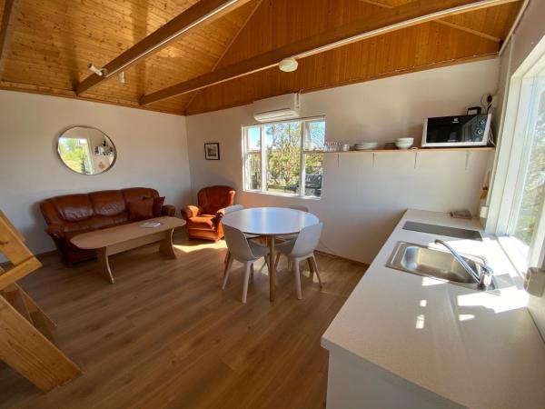 На фото показан объект Ábót - Riverside Cottage, расположенный в городе Эйильсстадир.