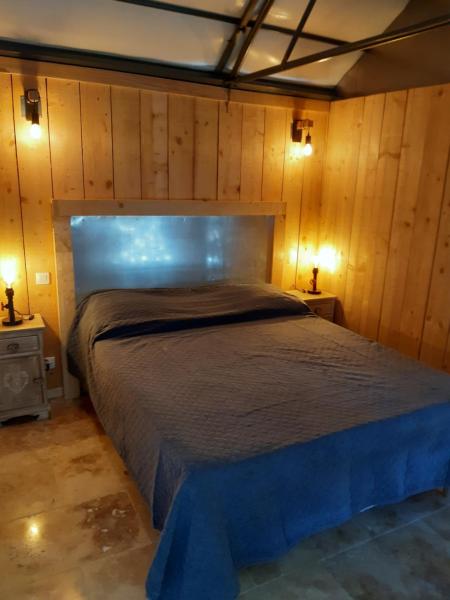 Na fotografii je vidět objekt DANSAVAN Chambres d Hôtes Gite nacházející se ve městě Oppède.