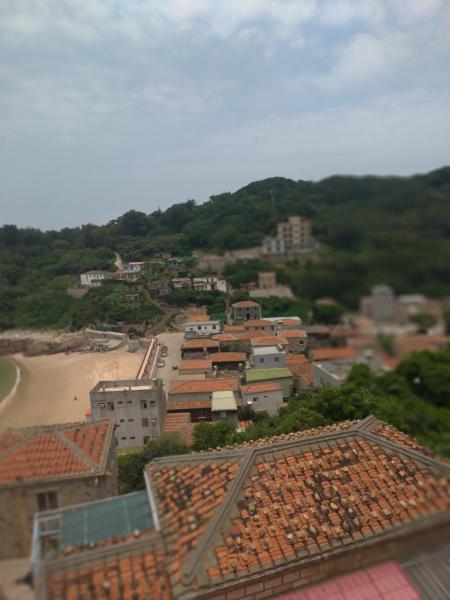 照片显示了位于Chin-sha市的mei hao min su物件。
