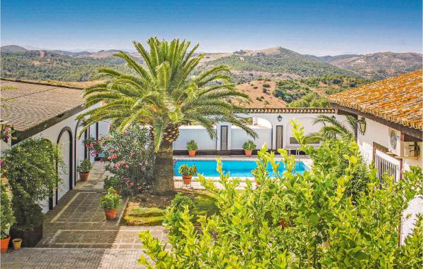 Beautiful Home In Morn De La Frontera With 6 Bedrooms And Outdoor Swimming Pool