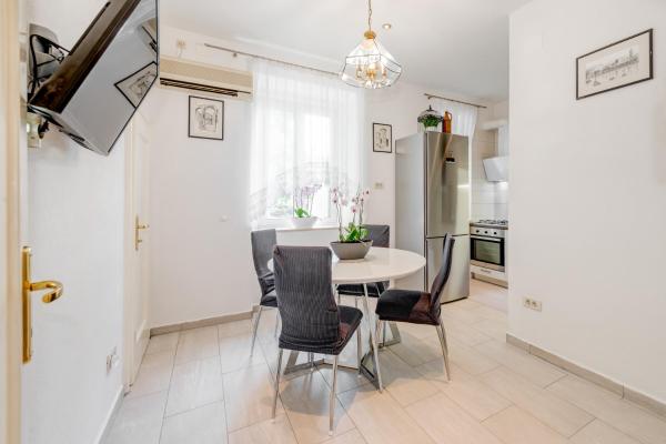 The photo shows the Split Apartment Worek located in the city of Split.