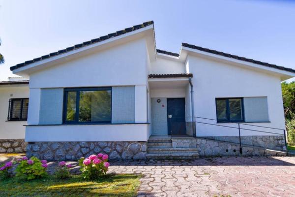 Na zdjęciu widoczny jest obiekt Espectacular casa en la playa de Berria położony w mieście Ancillo.