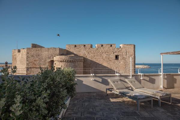 På billedet ses objektet Noah Suite & Apartments beliggende i byen Monopoli.