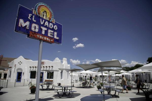 På bildet vises objektet El Vado Motel som ligger i byen Albuquerque.