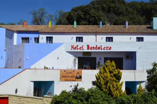 A la foto es mostra l'objecte Hotel Restaurante Bandolero situat a la ciutat de Faraján.