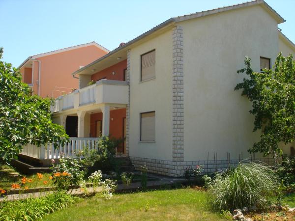 A la foto es mostra l'objecte Apartments Grskovic G. Setaliste situat a la ciutat de Šilo.