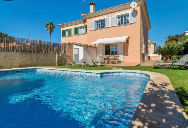 A la foto es mostra l'objecte Villa Las Bahías situat a la ciutat de Llucmajor.