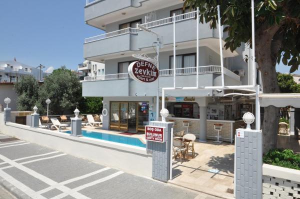 A la foto es mostra l'objecte Defne & Zevkim Hotel situat a la ciutat de Marmaris.