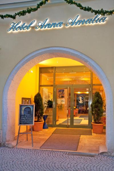 Na foto é possível ver o objeto Hotel Anna Amalia localizado na cidade de Weimar.