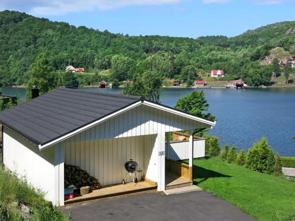 Na zdjęciu widoczny jest obiekt Holiday Home Espeøya by Interhome położony w mieście Jåsund.