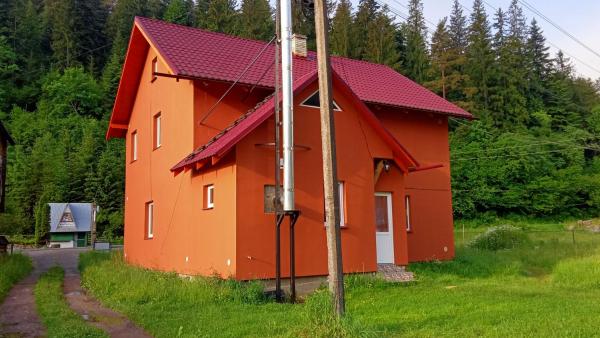 На фото показан объект Мамина Хата, расположенный в городе Микуличин.