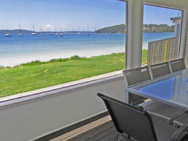 A la foto es mostra l'objecte Casa Martins Absolute Waterfront House situat a la ciutat de Corlette.