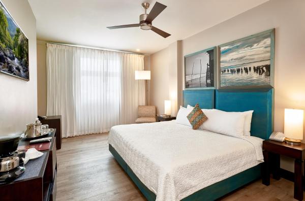 A la foto es mostra l'objecte R Hotel Kingston situat a la ciutat de Kingston.