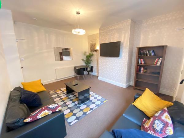 A la foto es mostra l'objecte Warwick Street Professional Lets situat a la ciutat de Heaton.
