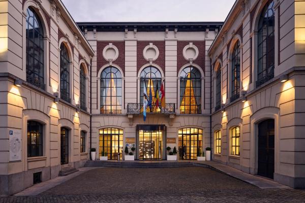 På bildet vises objektet Van Der Valk Sélys Liège Hotel & Spa som ligger i byen Liège.