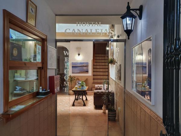 A la foto es mostra l'objecte Hostal Canalejas situat a la ciutat de Cadis.