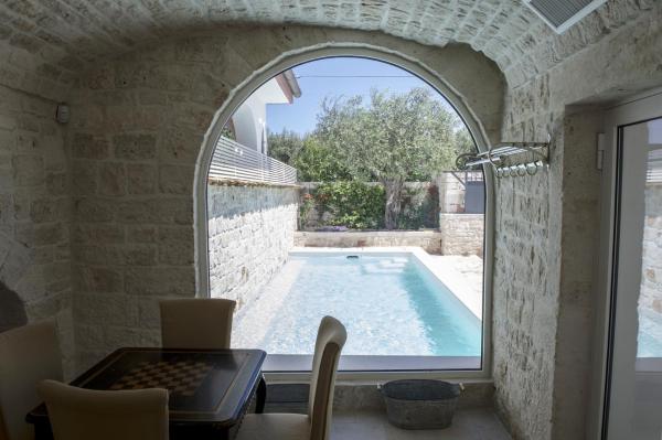 Op de foto is het object Trulli Pietraviva with Pool te zien, gelegen in de stad Santa Lucia.