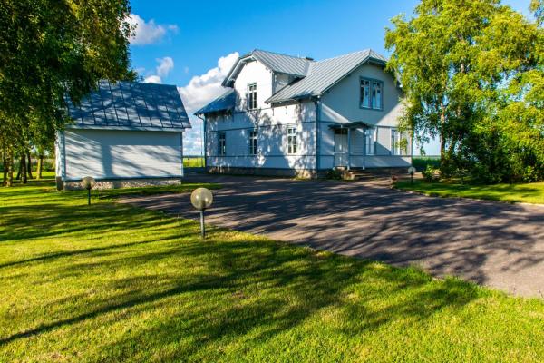 På billedet ses objektet Villa Kuus Sõlme - Sea View Holiday Home beliggende i byen Abruka.